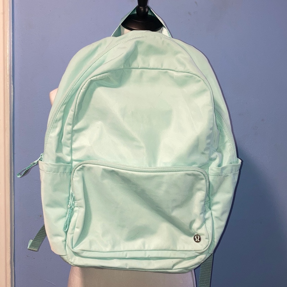 Lululemon women back pack original